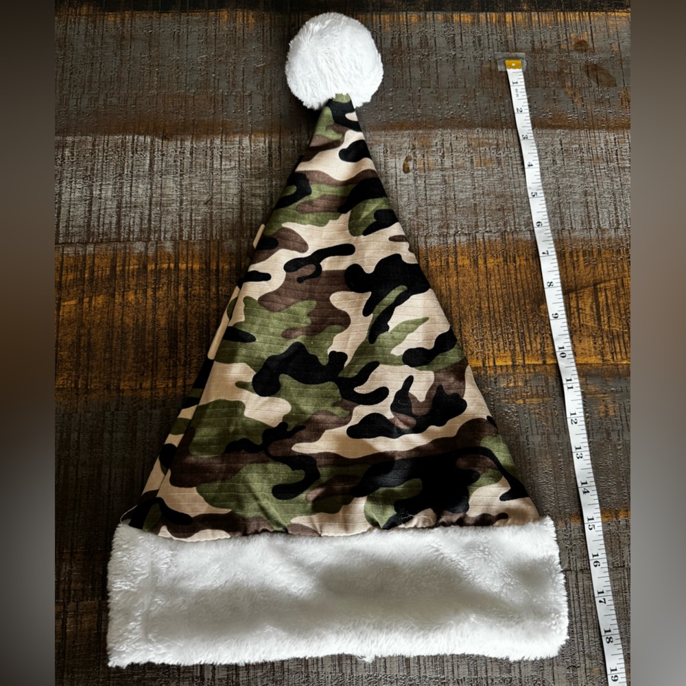 NWOT Christmas Santa Hat Camouflage adult Size Lightweight